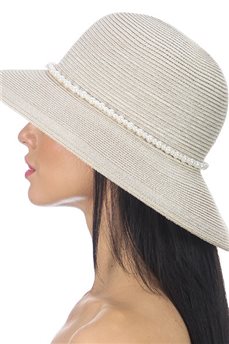 Класичний літній капелюх із перловою прикрасою від Delmare